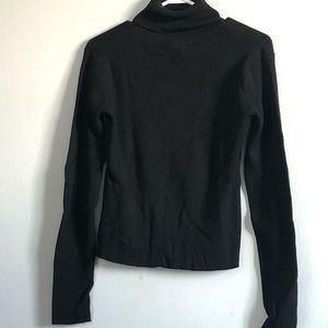 Crew neck black top